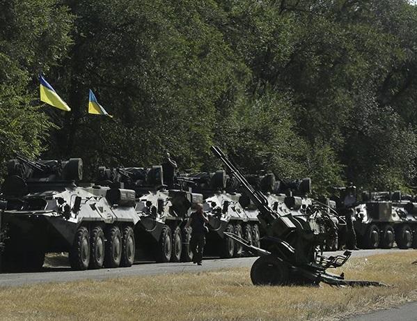 Новоазовськ обстрілюють з мінометів, Маріуполь укріплений і готовий до оборони