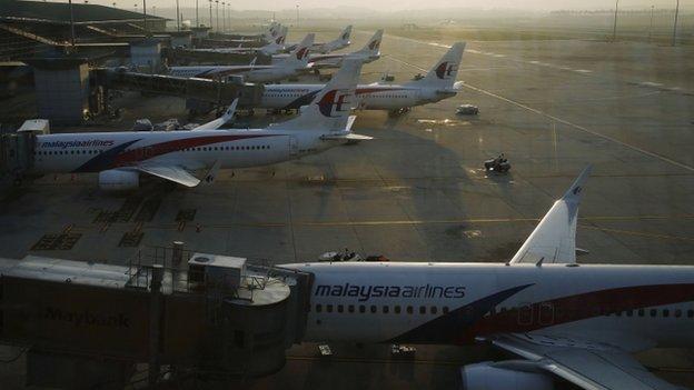 Компания Malaysia Airlines сокращает почти треть сотрудников после авиакатастроф