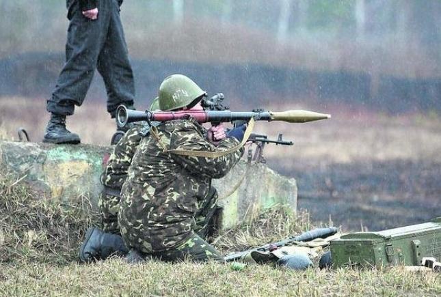 Гранатометчик Нацгвардии остановил наступление боевиков возле Комсомольского