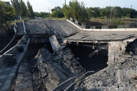 Боевики взорвали автомобильный мост в Донецкой области и готовили еще один взрыв
