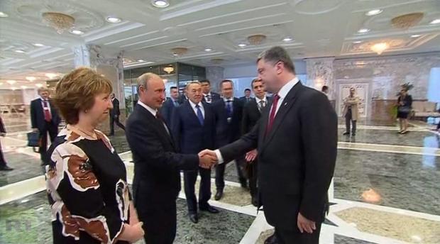 Порошенко и Путин констатировали, что режим прекращения огня в целом выполняется