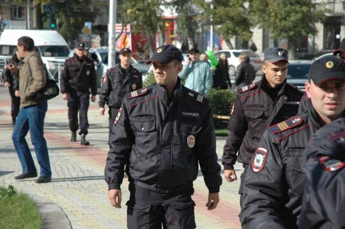 У Новосибірську поліція та «тітушки» зірвали «Марш миру». ФОТО