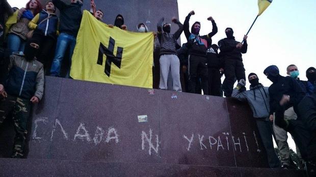 Милиция открыла уголовное производство по поводу событий около памятника Ленину в Харькове