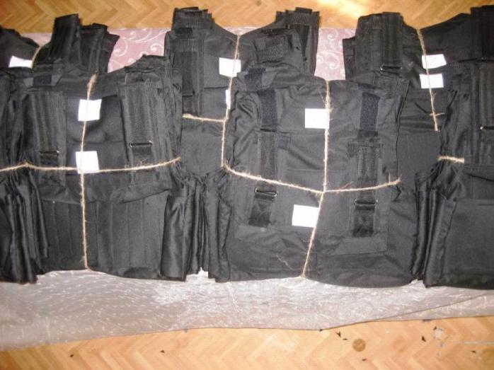Заключенные Киевского СИЗО начали шить чехлы для бронежилетов. ФОТО