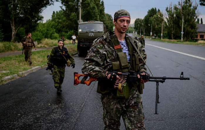 У Новоазовську терористи захопили будівлю районного військкомату