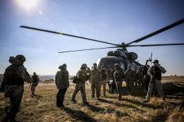 Порошенко осмотрел укрепления сил АТО под Донецком (ФОТО)