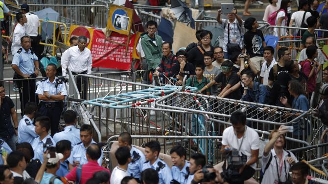Власти Гонконга согласились на переговоры с протестующими