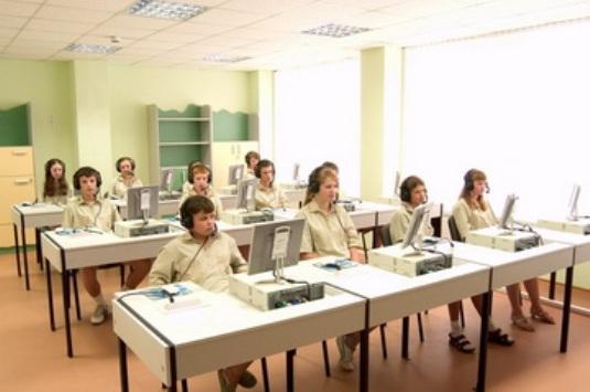 В киевской мэрии назвали количество учащихся переселенцев из Крыма и Донбасса