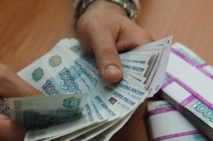 НБУ заборонив перевезення російських рублів в Крим на суму понад 10 тис. грн
