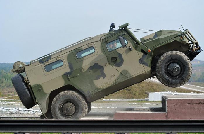 Росія надасть місії ОБСЄ на Донбасі 24 бронемашини «Тигр»