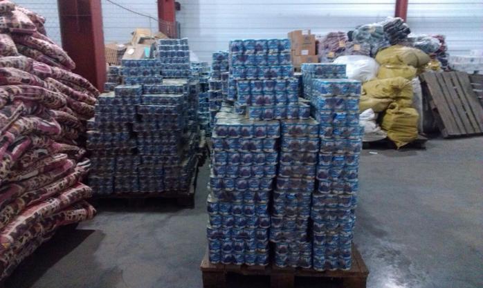 В Северодонецк привезли еще 35 тонн продуктов и вещей первой необходимости (ФОТО)