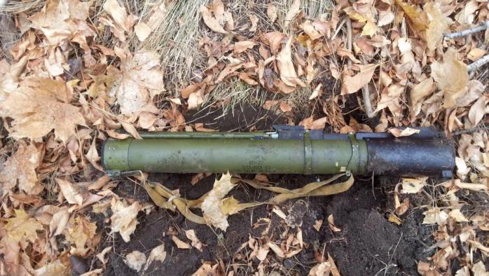 У лісосмузі під Сумами СБУ знайшла схованку з гранатометом