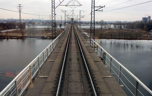 На Львівщині 15-річна дівчина впала з мосту при спробі зробити селфі