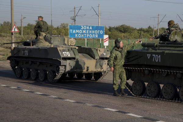 В Луганскую область из России зашли до 20 единиц боевой техники