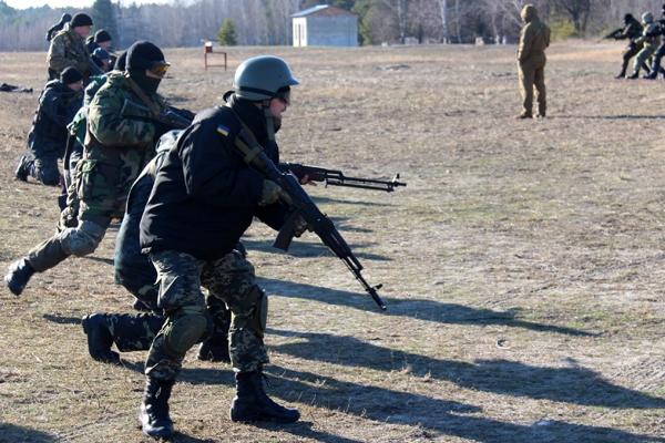 Новобранцы батальона «Донбасс» заканчивают учения и стреляют в портрет Пореченкова (ФОТО, ВИДЕО)