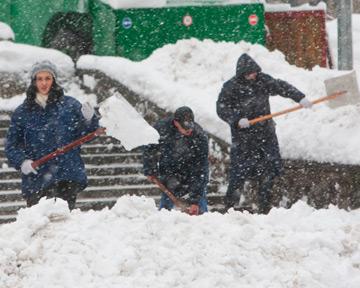 Киевская власть будет штрафовать предпринимателей за неубранный снег