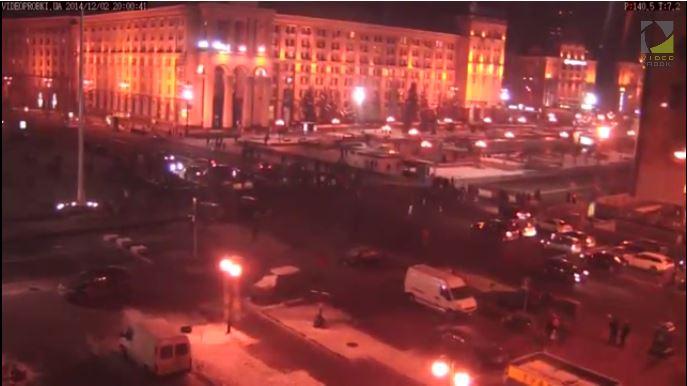 У центрі Києва знову блокують рух, прибула міліція (ФОТО)