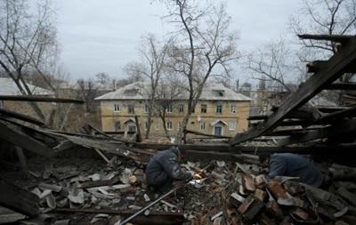 Террористы усилили обстрелы жилых кварталов, аэропорт Донецка атаковали лишь раз