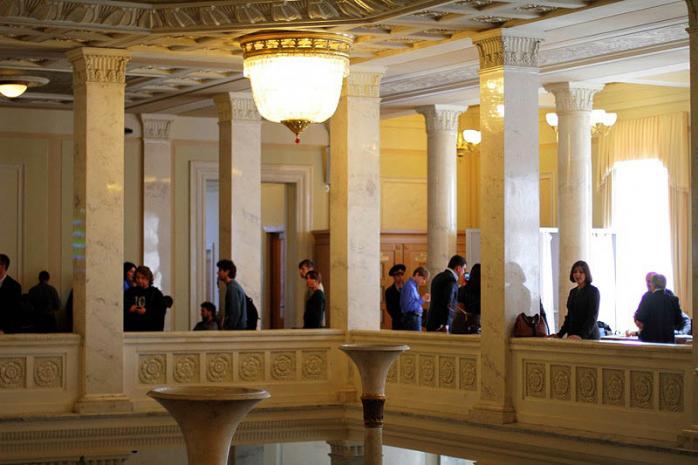 В ВР появился законопроект о денежной помощи помощникам-консультантам нардепов