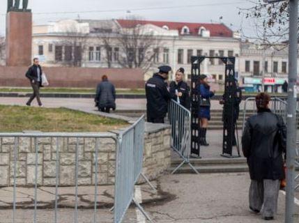В Симферополь стянули ОМОН и самооборону из-за анонсированного митинга татар (ФОТО)