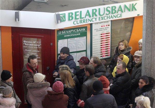 В Беларуси ввели 30-процентный сбор при покупке валюты
