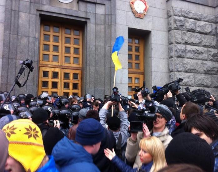 В Харькове активисты заблокировали площадь Конституции и одну из дорог на окраине