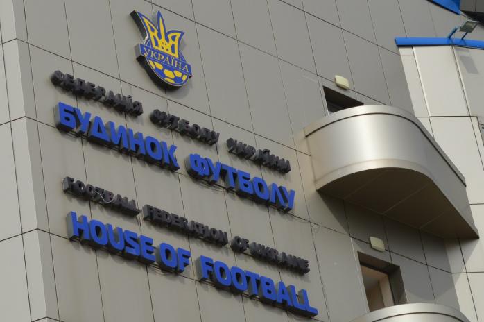 СБУ обшукує Будинок футболу в Києві