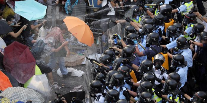 В Гонконге задержали десятки демонстрантов в возрасте 13-76 лет