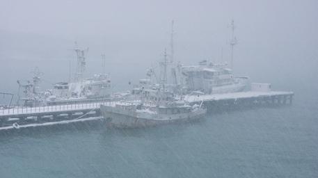 Из-за сильных снегопадов в четырех областях морские порты работают с ограничениями