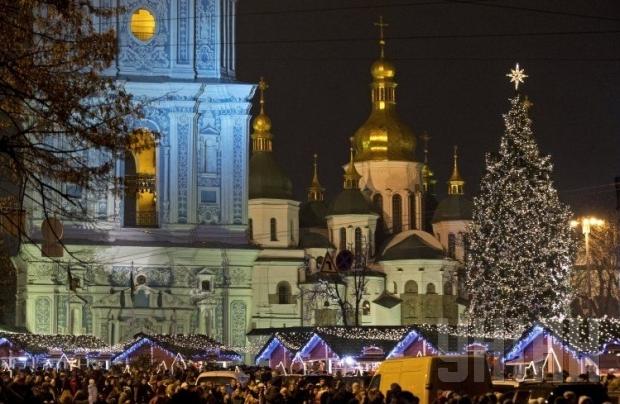 Новый год на Софийской площади в Киеве отпраздновали десятки тысяч людей