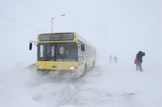 В Одесской области спасатели вытащили из заноса автобус с 60 пассажирами