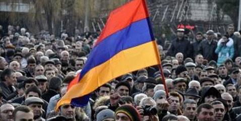 В столкновениях в Армении пострадали 15 человек, десятки задержаны