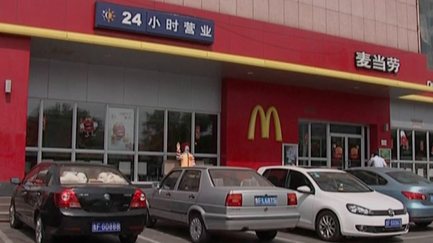 Двох членів релігійної секти стратили в Китаї через вбивство в «Макдоналдсі»