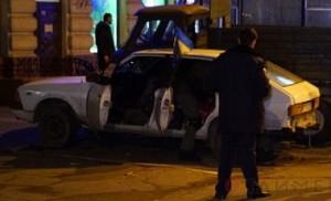В центре Одессы двое мужчин пытались взорвать авто с украинской символикой