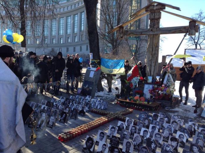У Києві вшанували героїв Небесної сотні (ФОТО)