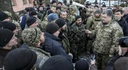 Порошенко встретился с солдатами, которые защищали Дебальцево (ФОТО)