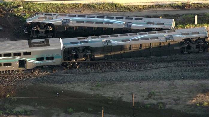 В США перевернулся поезд: травмированы 30 человек (ВИДЕО)