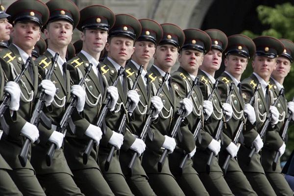 В Украине из-за войны впервые досрочно выдали дипломы о военном образовании