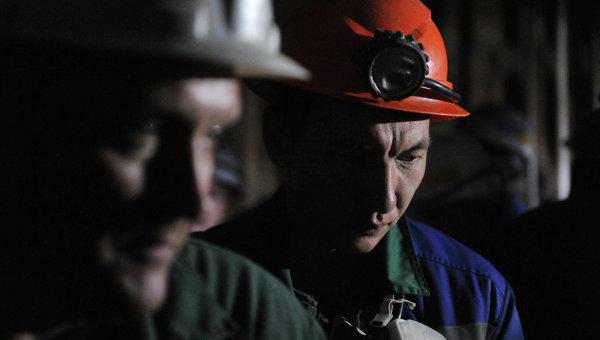 У Донецьку стався вибух на шахті: десятки гірників заблоковані, є жертви