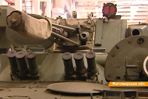 На Житомирском бронетанковом заводе восстанавливают 30-летние БМП и БТР (ВИДЕО)