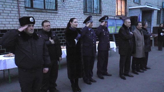 Бойцов встречали командование, местная власть, волонтеры, журналисты, родственники и близкие. Фото пресс-службы УМВД Украины в Херсонской области