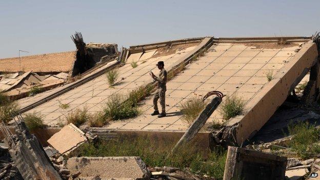 Могила Саддама Хусейна разрушена во время боев в Ираке