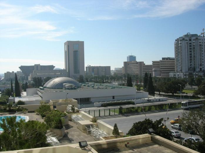 Біля парламенту в Тунісі пролунали постріли — ЗМІ