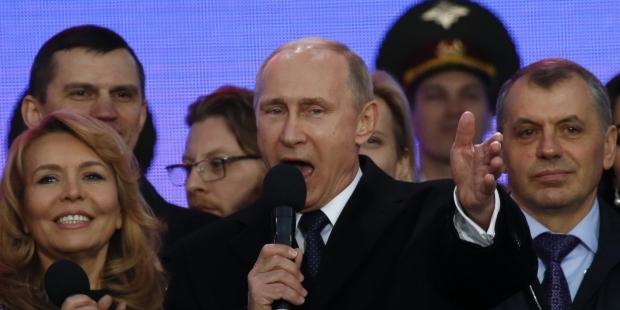 Путин выступил на митинге в честь аннексии Крыма