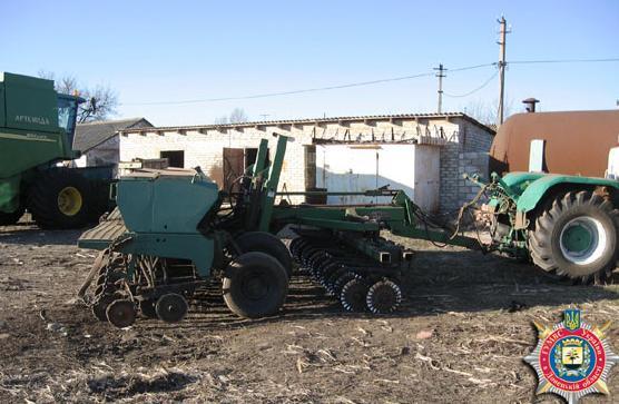 На Донеччині під час посівної підірвався трактор