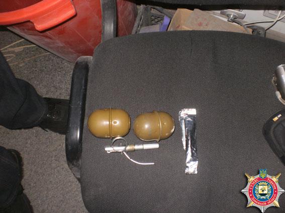 Солдат ВСУ отправлял гранаты в посылке