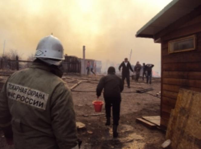 У Сибіру масштабні пожежі через підпал трави: загинули двоє і постраждали понад 70 осіб (ВІДЕО)