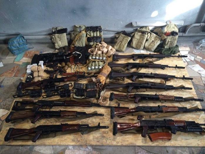 В Харьковской области задержали 11 террористов с арсеналом оружия (ФОТО)