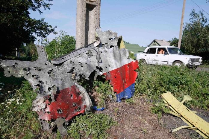 Эксперты возобновили поиски на месте авиакатастрофы на Донбассе