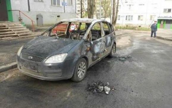 У Харкові спалили ще один волонтерський автомобіль (ФОТО)